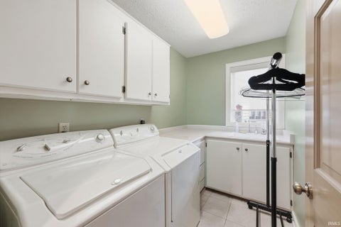 Tiny photo for 910 Calverton Court, Fort Wayne, IN 46825 (MLS # 202637947)