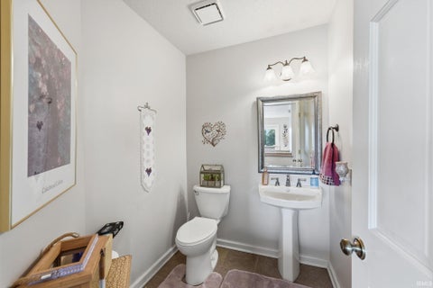 Tiny photo for 910 Calverton Court, Fort Wayne, IN 46825 (MLS # 202637947)