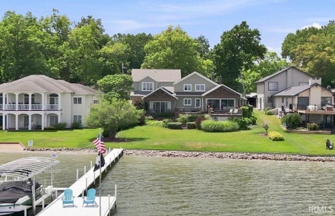 Photo of 1322 Country Club Terrace, Warsaw, IN 46580 (MLS # 202631132)