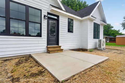 Tiny photo for 459 W 14th Street, Peru, IN 46970 (MLS # 202622602)