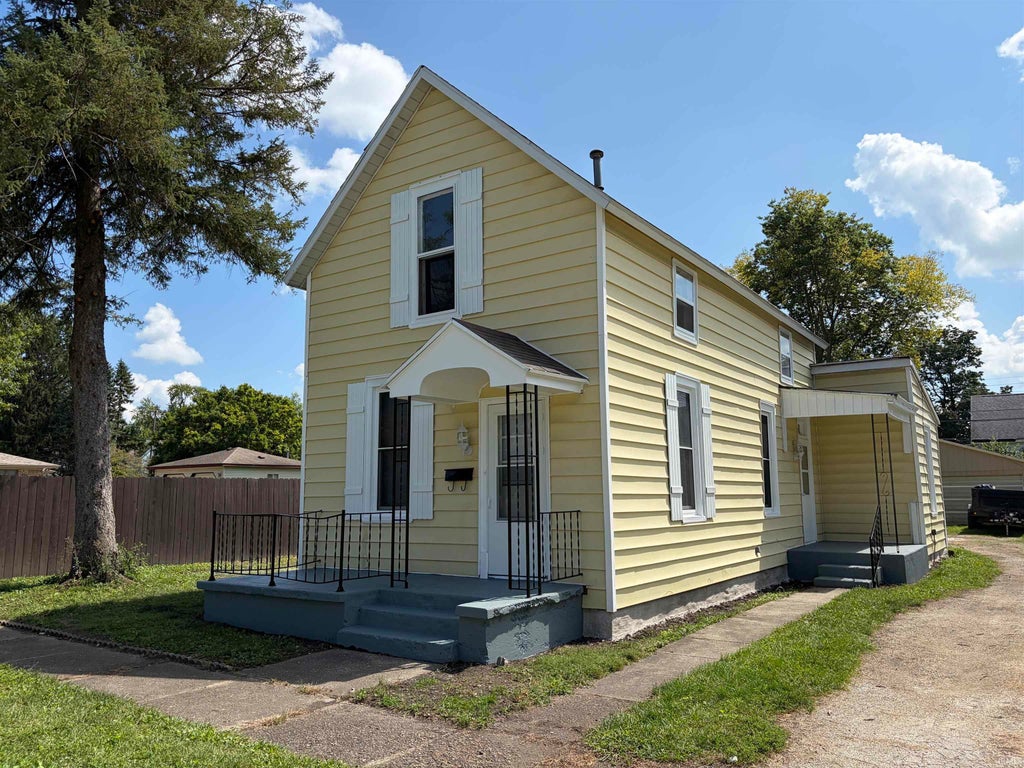 Photo of 806 E 4th Street, Fowler, IN 47944 (MLS # 202636283)