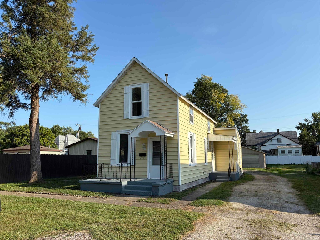 Photo of 806 E 4th Street, Fowler, IN 47944 (MLS # 202636283)