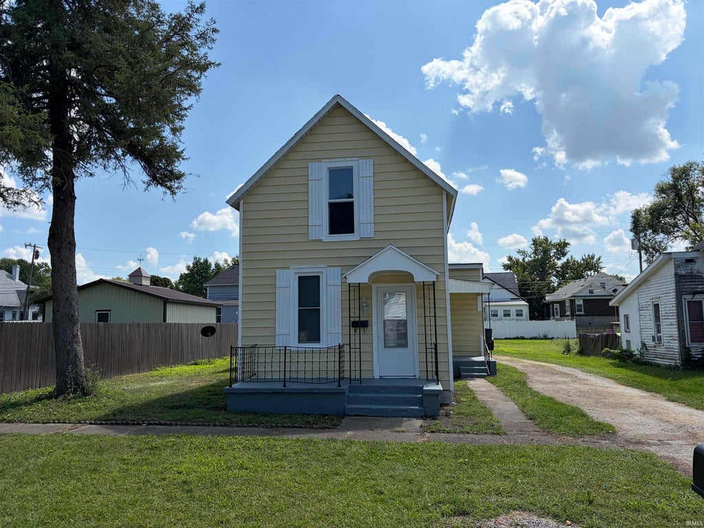 Photo of 806 E 4th Street, Fowler, IN 47944 (MLS # 202636283)