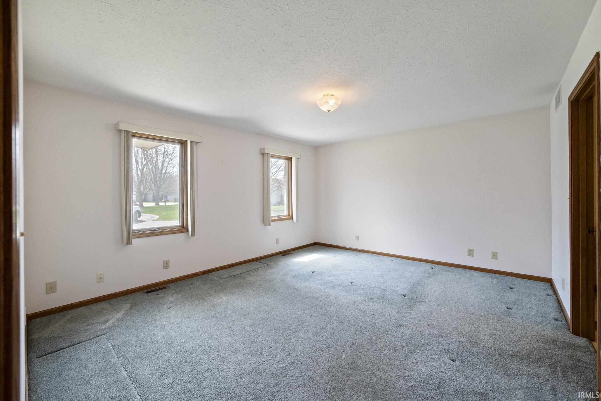 Rossville, Indiana 46065, United States, 3 Bedrooms Bedrooms, ,3 BathroomsBathrooms,Residential,Pending,114131