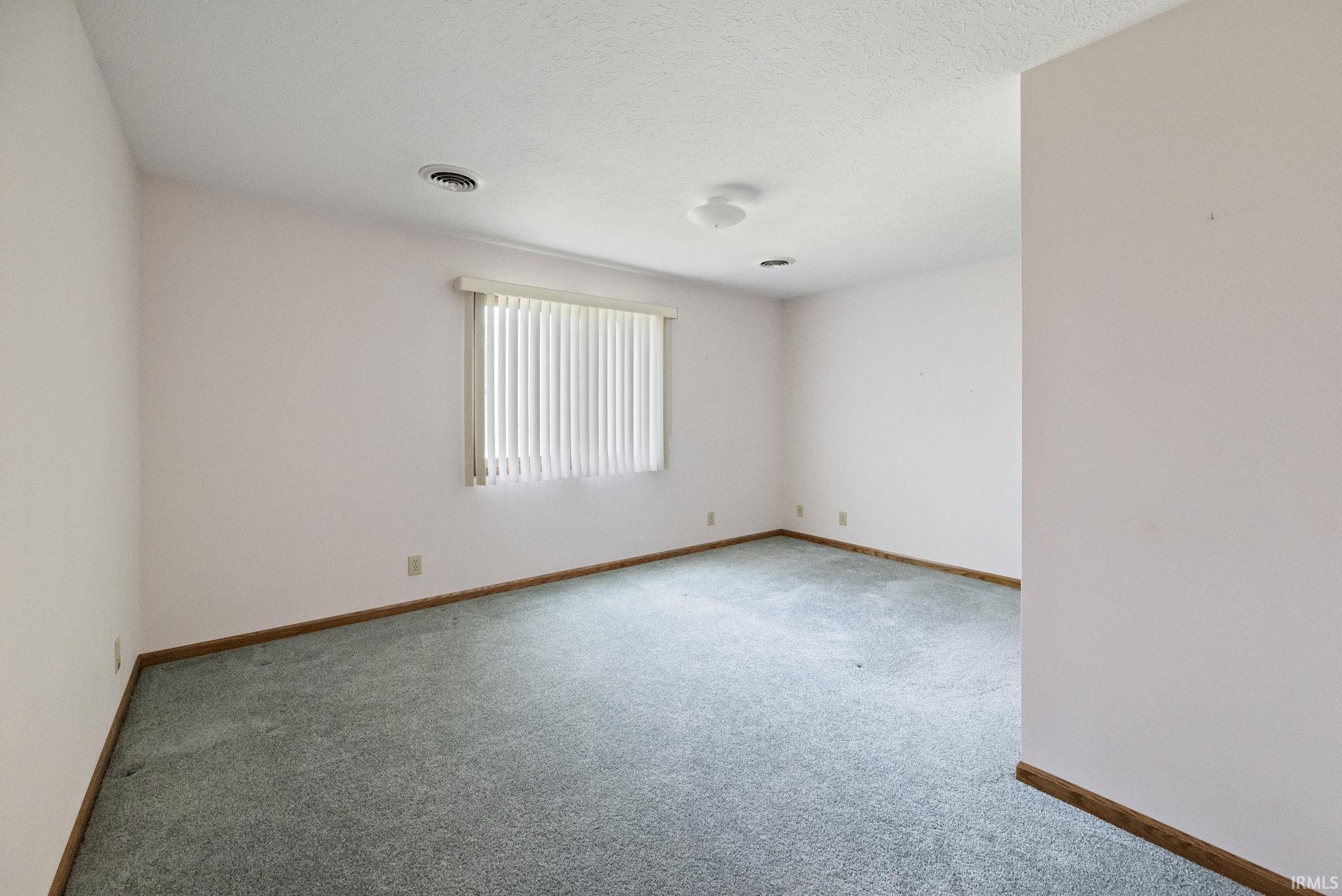 Rossville, Indiana 46065, United States, 3 Bedrooms Bedrooms, ,3 BathroomsBathrooms,Residential,Pending,114131