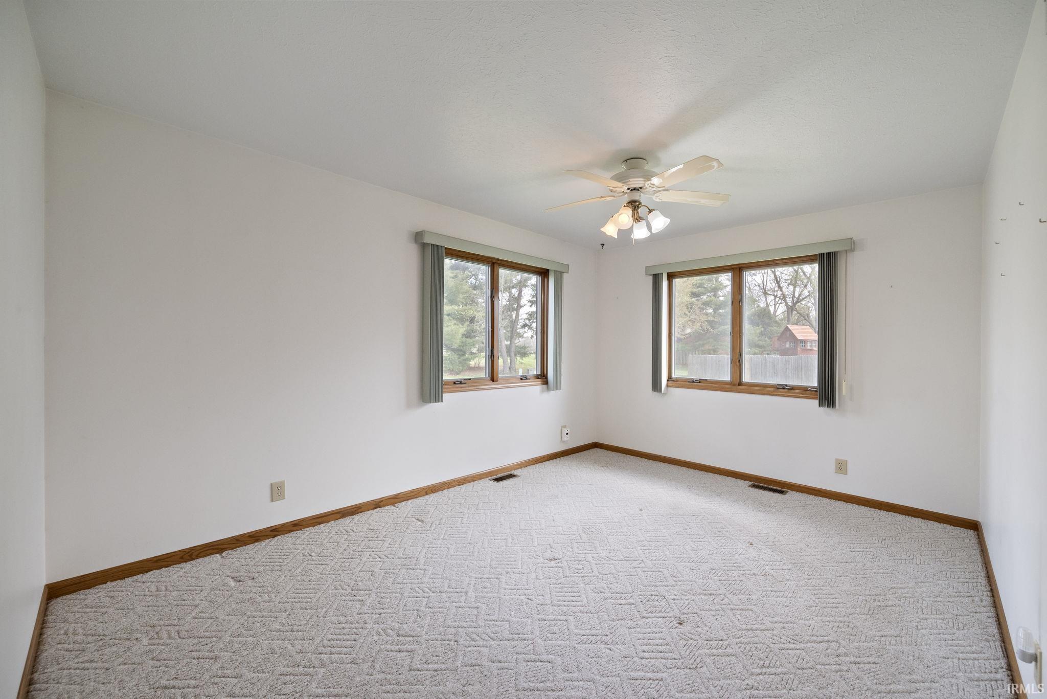 Rossville, Indiana 46065, United States, 3 Bedrooms Bedrooms, ,3 BathroomsBathrooms,Residential,Pending,114131