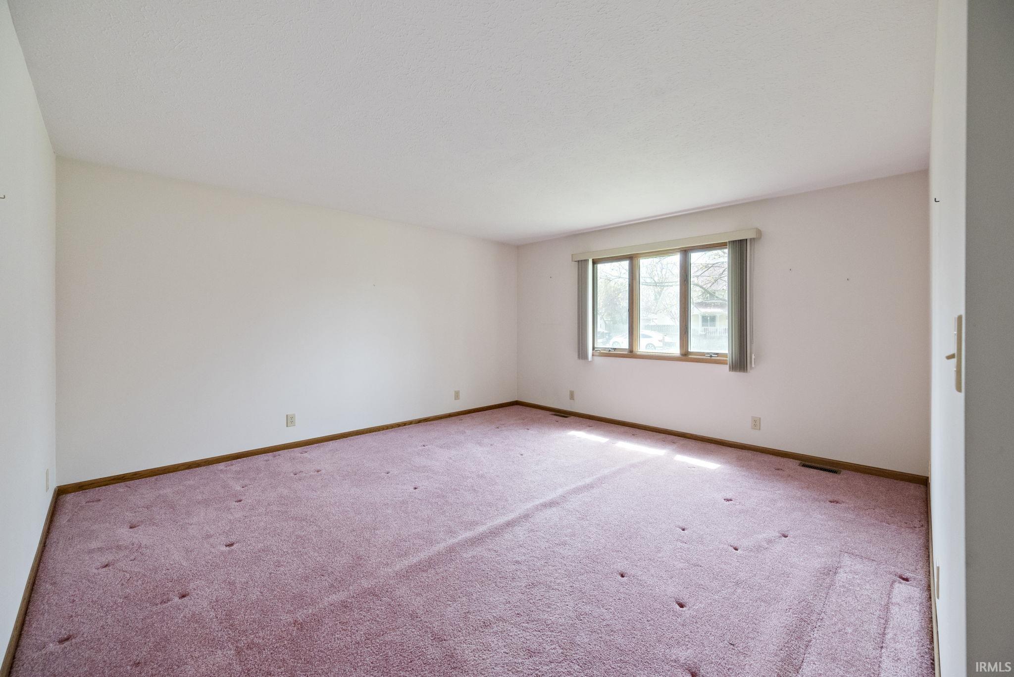 Rossville, Indiana 46065, United States, 3 Bedrooms Bedrooms, ,3 BathroomsBathrooms,Residential,Pending,114131