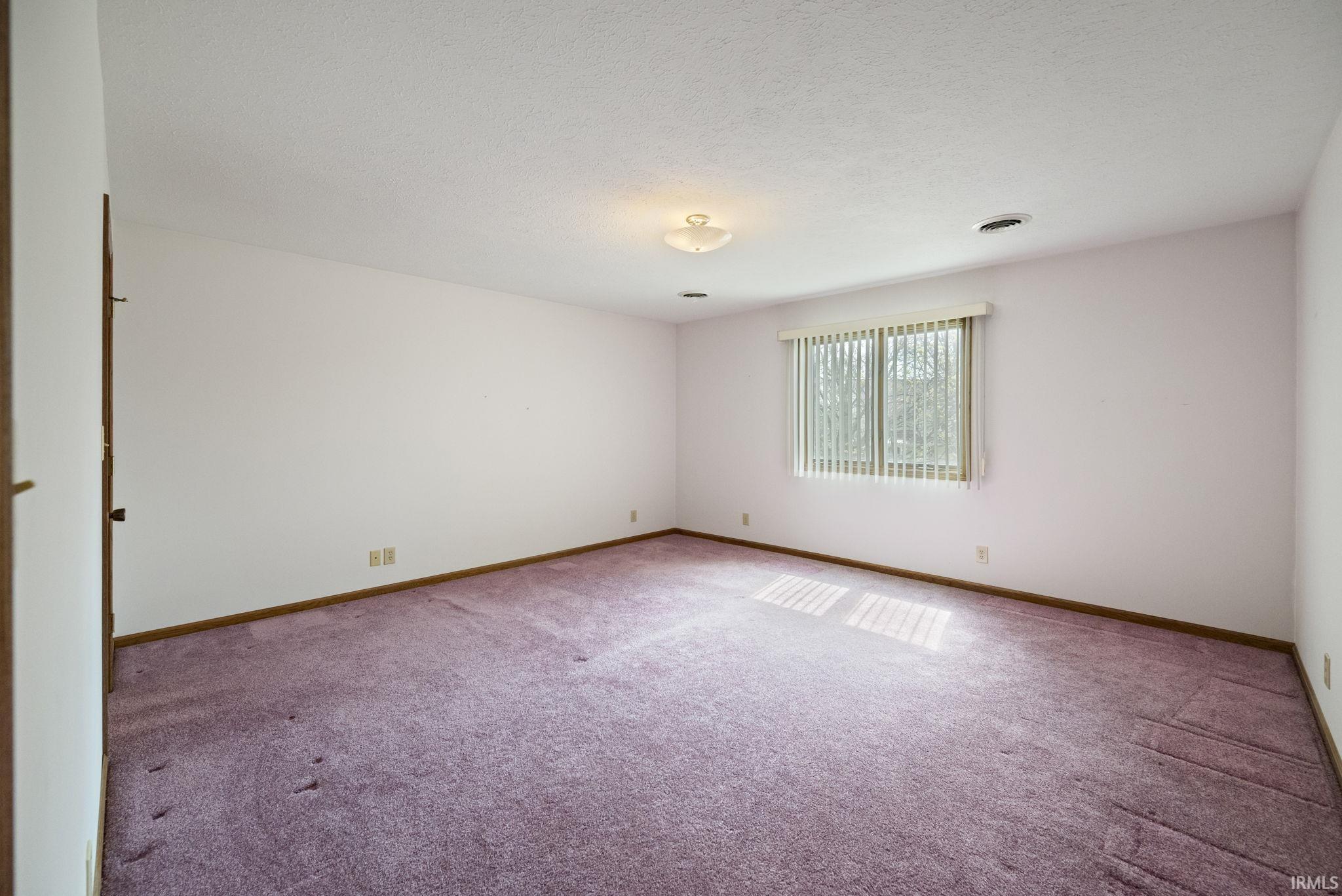 Rossville, Indiana 46065, United States, 3 Bedrooms Bedrooms, ,3 BathroomsBathrooms,Residential,Pending,114131