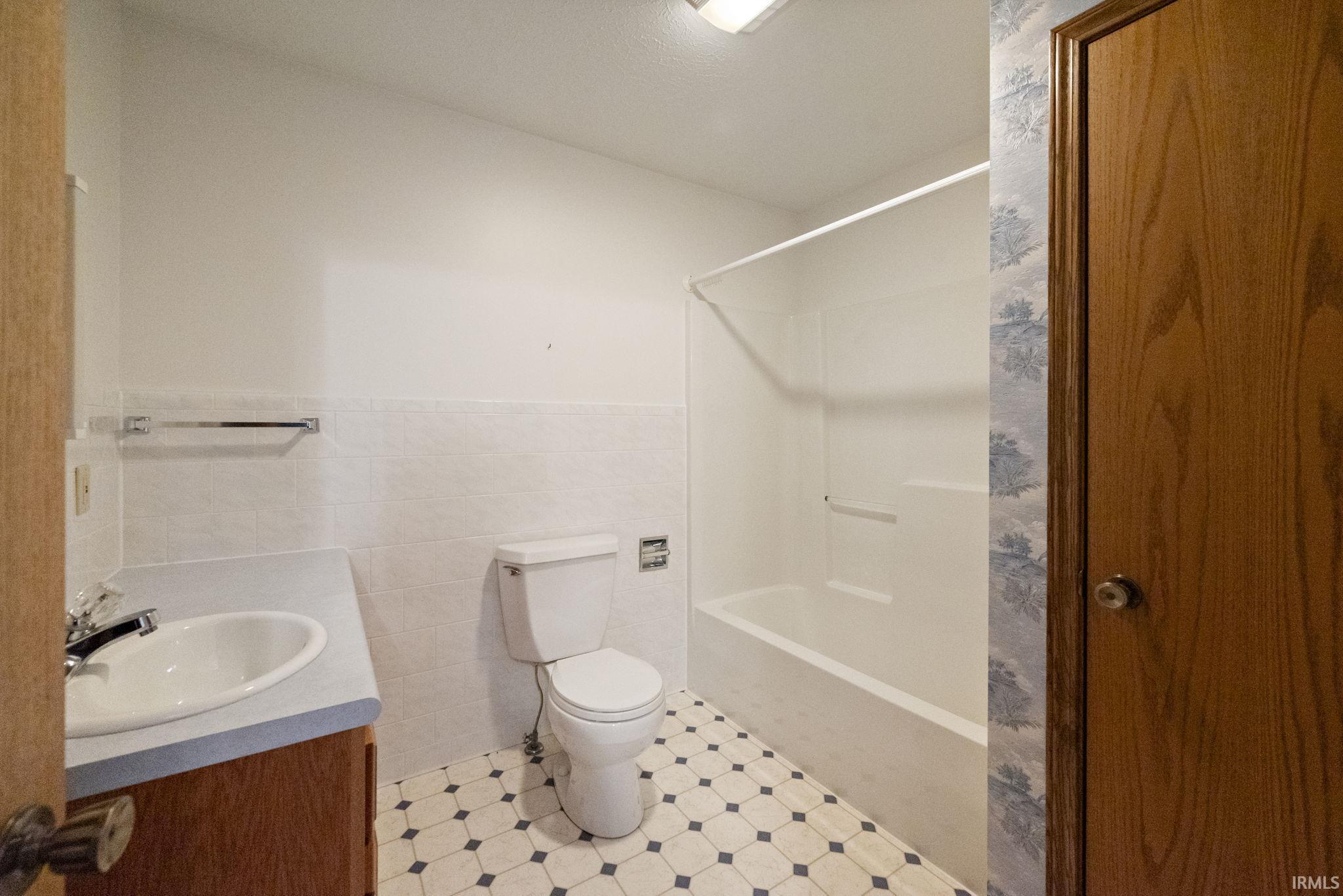 Rossville, Indiana 46065, United States, 3 Bedrooms Bedrooms, ,3 BathroomsBathrooms,Residential,Pending,114131