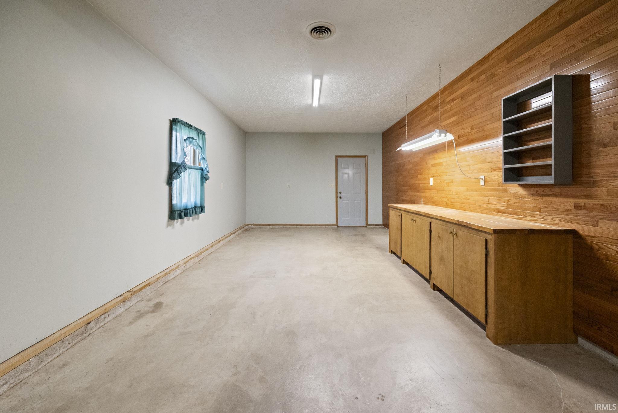 Rossville, Indiana 46065, United States, 3 Bedrooms Bedrooms, ,3 BathroomsBathrooms,Residential,Pending,114131