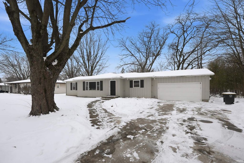 Photo of 4825 Wheatridge Road, Fort Wayne, IN 46835 (MLS # 202603760)