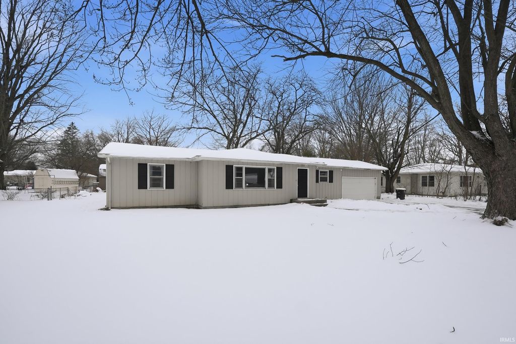 Photo of 4825 Wheatridge Road, Fort Wayne, IN 46835 (MLS # 202603760)