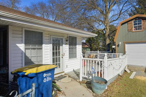 Tiny photo for 1302 N Forest Avenue, Muncie, IN 47304 (MLS # 202606373)