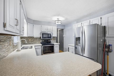 Tiny photo for 1302 N Forest Avenue, Muncie, IN 47304 (MLS # 202606373)