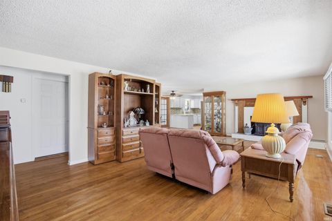 Tiny photo for 1302 N Forest Avenue, Muncie, IN 47304 (MLS # 202606373)