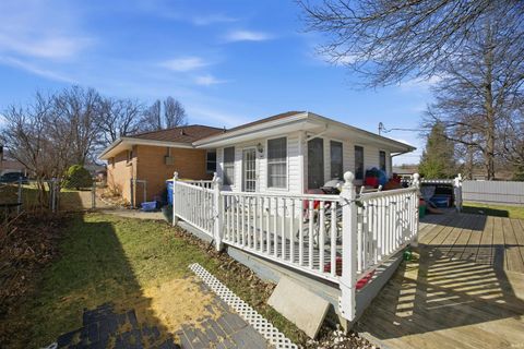 Tiny photo for 1302 N Forest Avenue, Muncie, IN 47304 (MLS # 202606373)