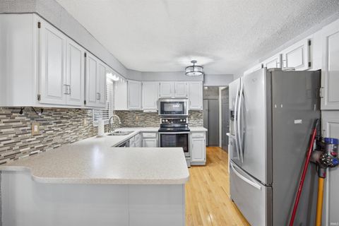 Tiny photo for 1302 N Forest Avenue, Muncie, IN 47304 (MLS # 202606373)