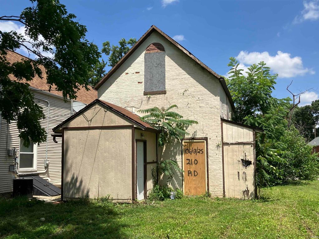 Photo of 210 Read Street, Evansville, IN 47710 (MLS # 202608664)