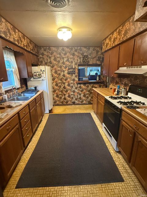 Tiny photo for 1439 Treen Street, Logansport, IN 46947 (MLS # 202538586)