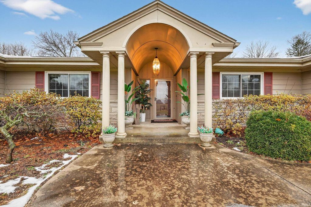 Photo of 1729 W Farview Drive, Peru, IN 46970 (MLS # 202600061)