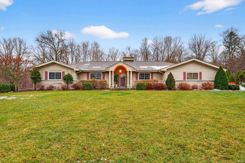 Photo of 1729 W Farview Drive, Peru, IN 46970 (MLS # 202600061)