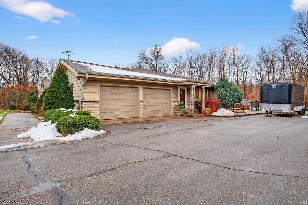 Photo of 1729 W Farview Drive, Peru, IN 46970 (MLS # 202600061)