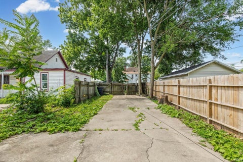 Tiny photo for 1119 Elizabeth Street, Lafayette, IN 47904 (MLS # 202626840)