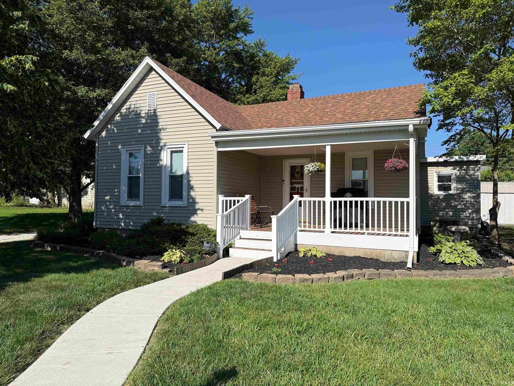 Photo of 401 N Jefferson Avenue, Fowler, IN 47944 (MLS # 202621331)
