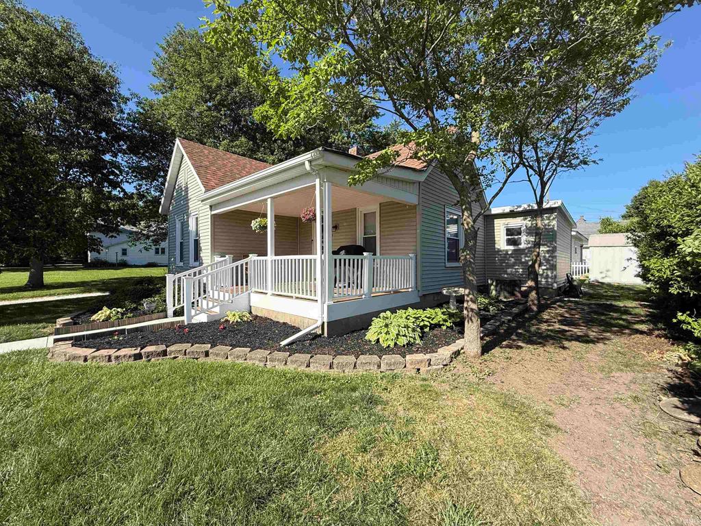 Photo of 401 N Jefferson Avenue, Fowler, IN 47944 (MLS # 202621331)