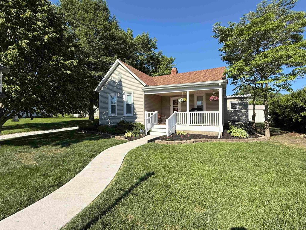 Photo of 401 N Jefferson Avenue, Fowler, IN 47944 (MLS # 202621331)