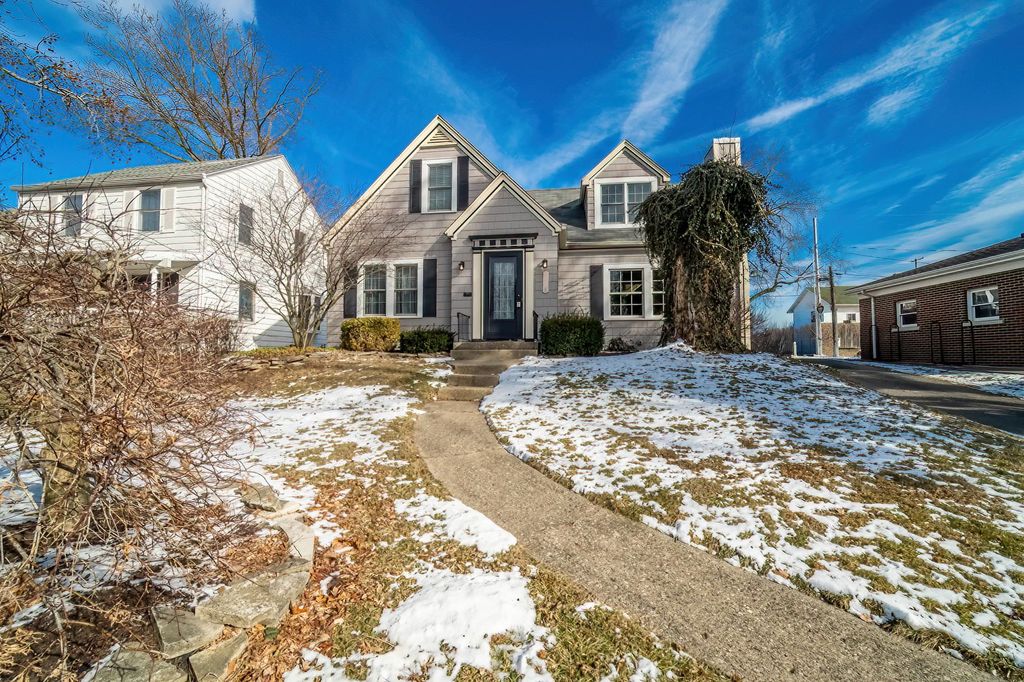 Photo of 3218 Eastbrook Drive, Fort Wayne, IN 46805 (MLS # 202602477)