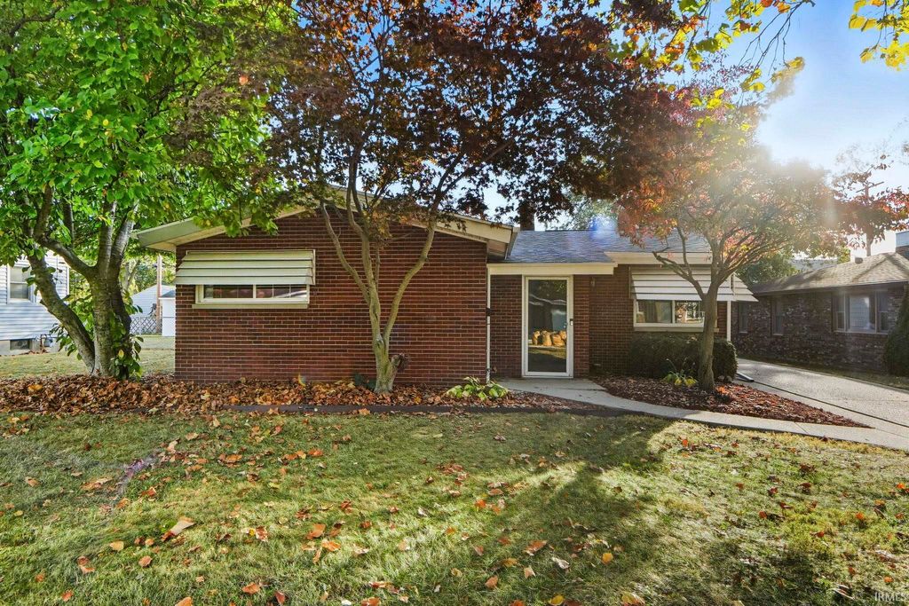 Photo of 2422 Stanford Avenue, Fort Wayne, IN 46808 (MLS # 202542441)