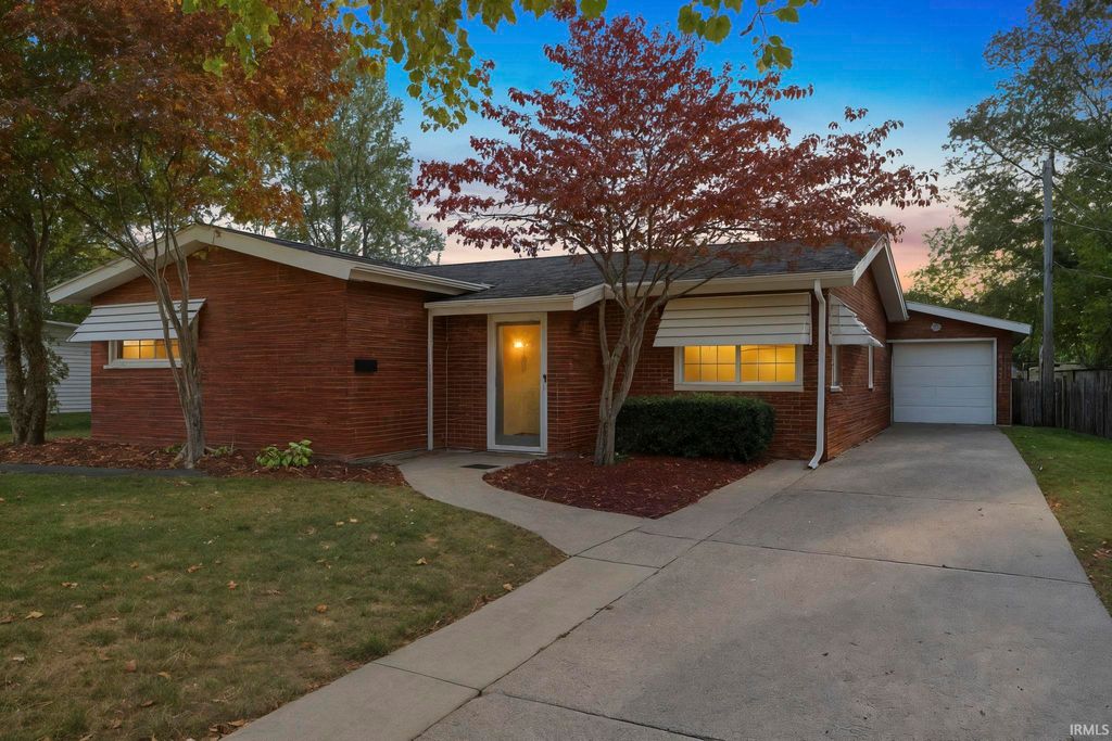 Photo of 2422 Stanford Avenue, Fort Wayne, IN 46808 (MLS # 202542441)