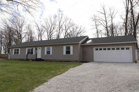 Photo of 12560 N 825 E Road, Syracuse, IN 46567 (MLS # 202609355)