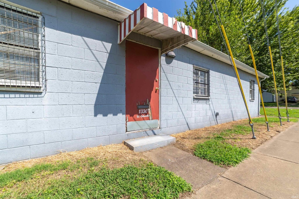 Photo of 1330 W Columbia Street, Evansville, IN 47710 (MLS # 202631561)