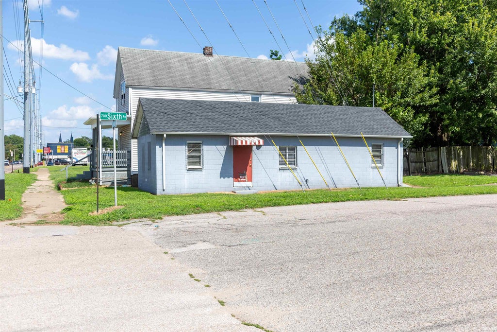 Photo of 1330 W Columbia Street, Evansville, IN 47710 (MLS # 202631561)