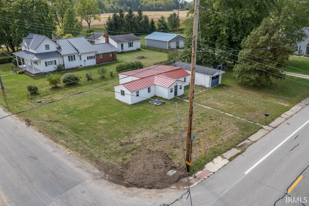 Photo of 1010 W State Road 18, Hartford City, IN 47348 (MLS # 202613659)