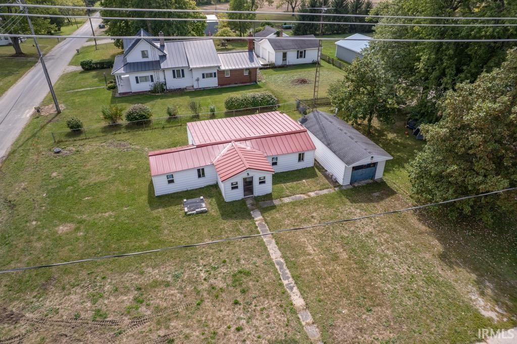 Photo of 1010 W State Road 18, Hartford City, IN 47348 (MLS # 202613659)