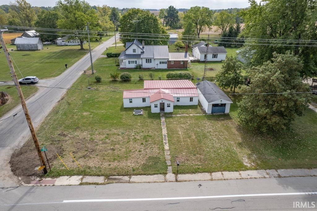 Photo of 1010 W State Road 18, Hartford City, IN 47348 (MLS # 202613659)