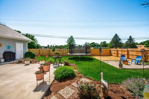 Tiny photo for 101 N Forest Avenue, Muncie, IN 47304 (MLS # 202621506)