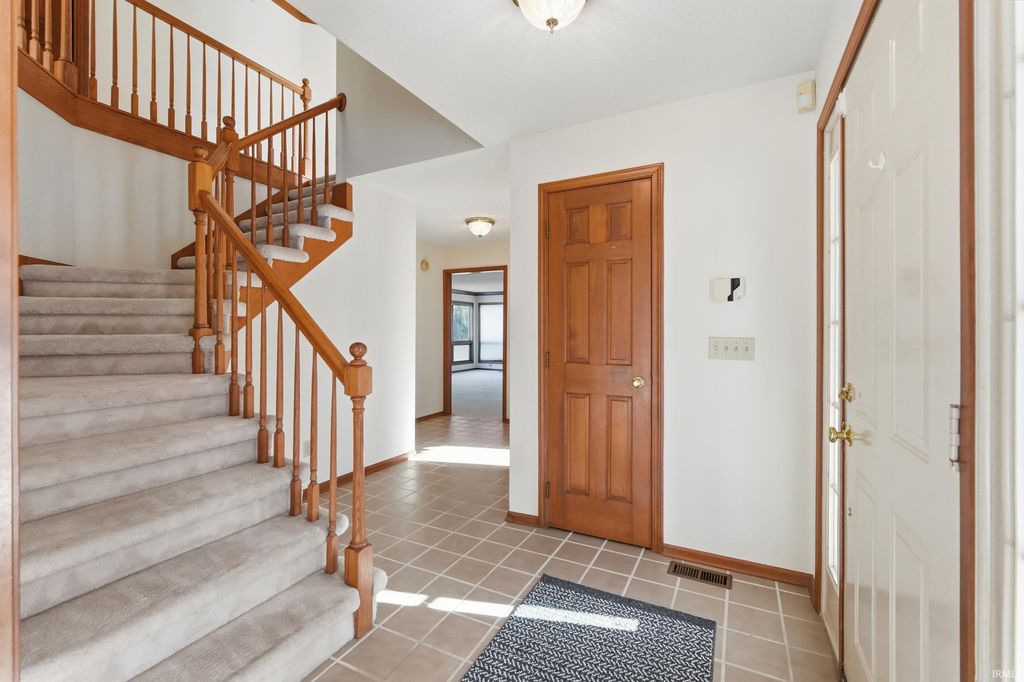 Photo of 2803 Meadow Stream, Fort Wayne, IN 46825 (MLS # 202548250)