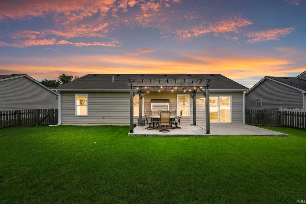 Photo of 7175 Desdemona Crossing, Fort Wayne, IN 46818 (MLS # 202633360)