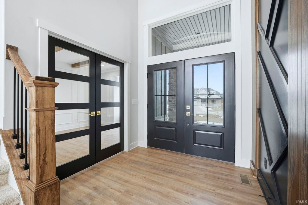 Photo of 17727 Castlefeane Court, Leo, IN 46765 (MLS # 202548817)