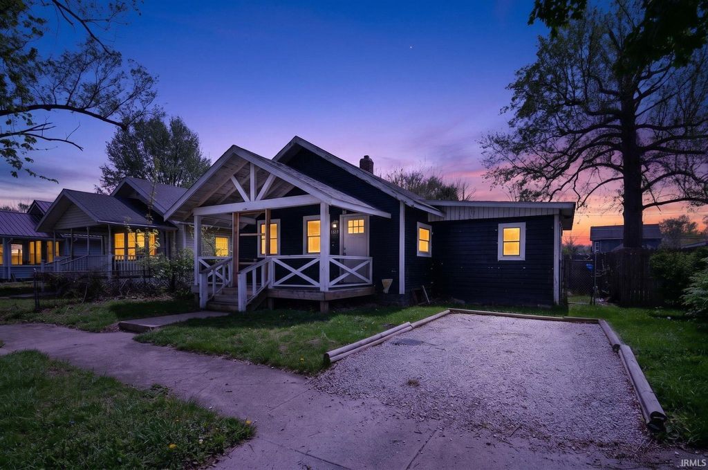 Photo of 1617 W 3rd Street, Marion, IN 46952 (MLS # 202615170)