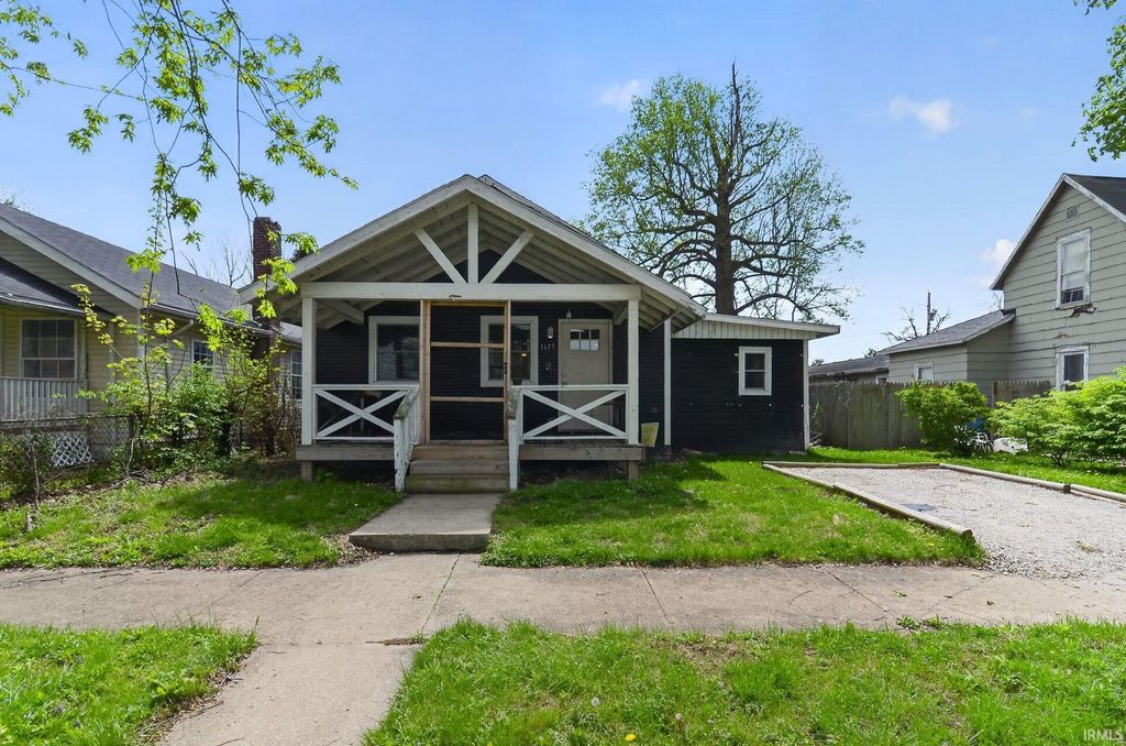 Photo of 1617 W 3rd Street, Marion, IN 46952 (MLS # 202615170)