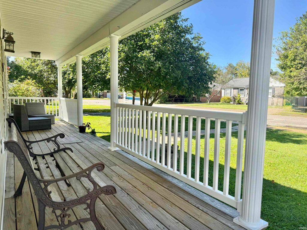 Photo of 2809 E Oak Street, Evansville, IN 47714 (MLS # 202536387)