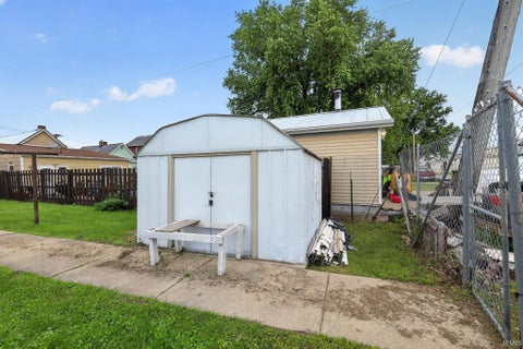 Tiny photo for 422 Michigan Avenue, Logansport, IN 46947 (MLS # 202625396)