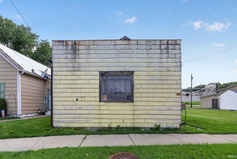 Tiny photo for 422 Michigan Avenue, Logansport, IN 46947 (MLS # 202625396)