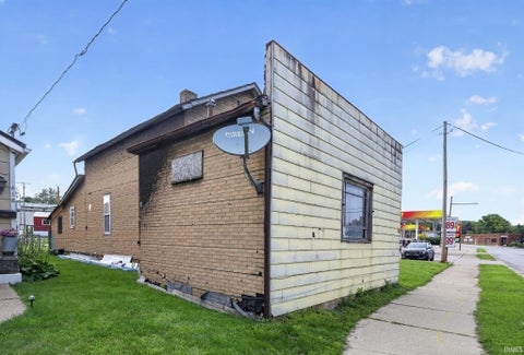 Tiny photo for 422 Michigan Avenue, Logansport, IN 46947 (MLS # 202625396)