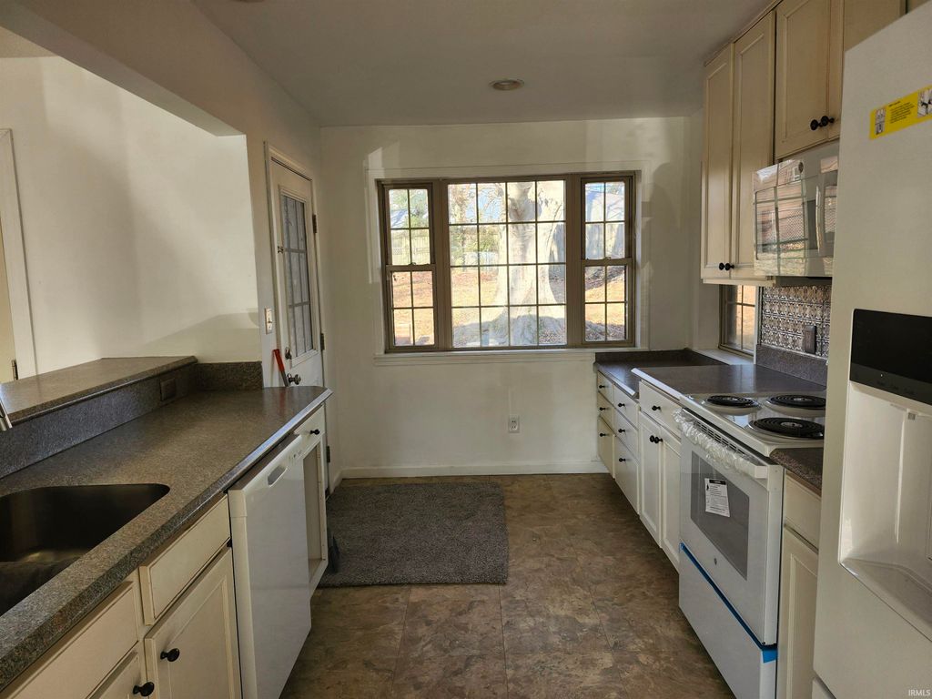 Photo of 1452 Bonnie View Drive, Evansville, IN 47715 (MLS # 202549425)